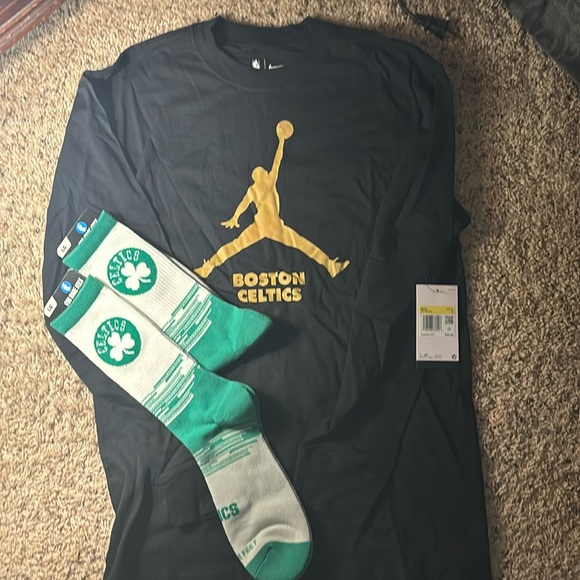 Boston Celtics long sleeve shirt with 2 pairs of socks bundle 🔥 brand new - Picture 1 of 4